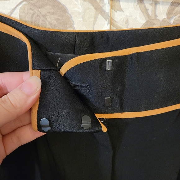 Aritzia babaton business shorts - size 4 - Picture 4 of 6